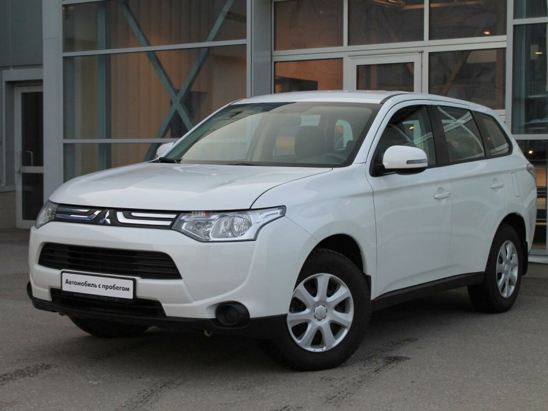 Mitsubishi Lancer 2012 белый