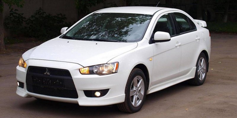 Mitsubishi Lancer 10 белый