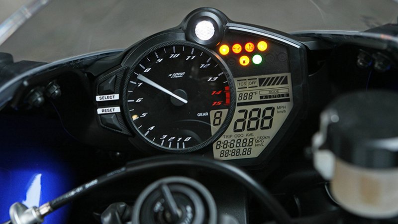 Yamaha r1 спидометр