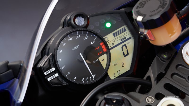 Yamaha r1 приборка