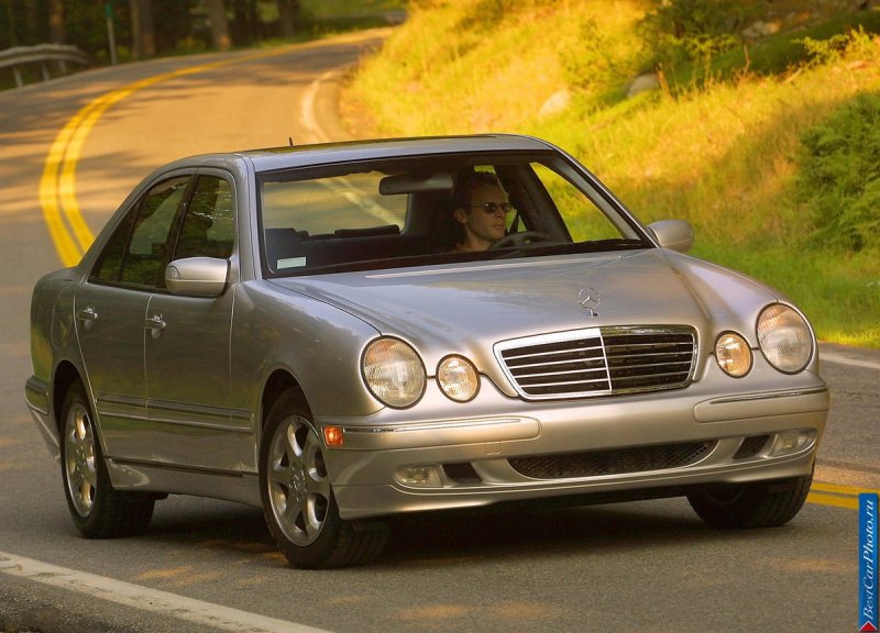 Мерседес Бенц е 320 2001