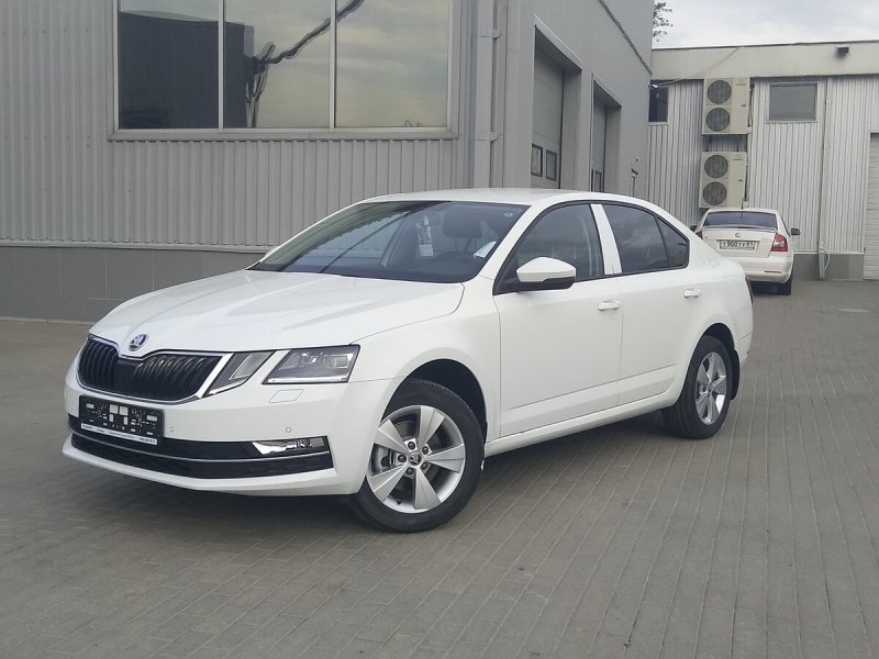 Skoda a8 белая