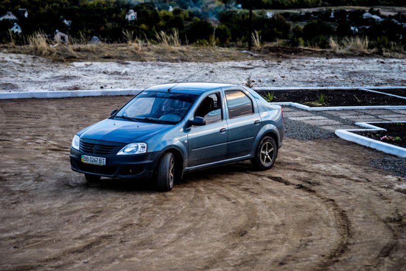 Renault Logan 2000