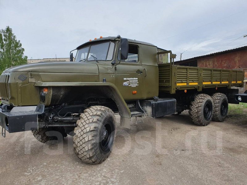 Урал-4320 бортовой со спальником