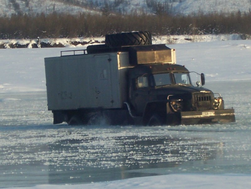 Урал 4320 тягач со спальником
