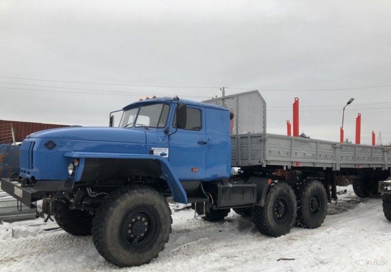 Урал 4320 седельный тягач со спальником