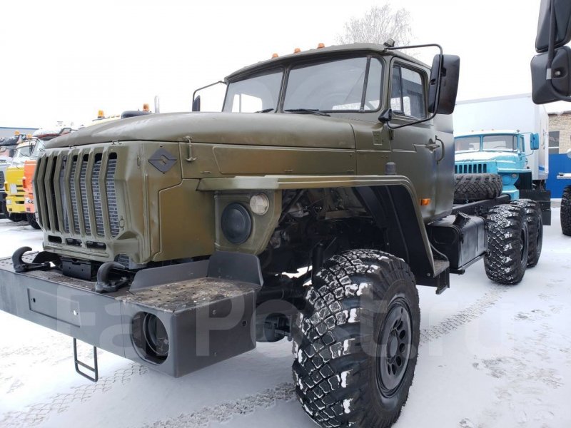 Урал со спальником бензовоз