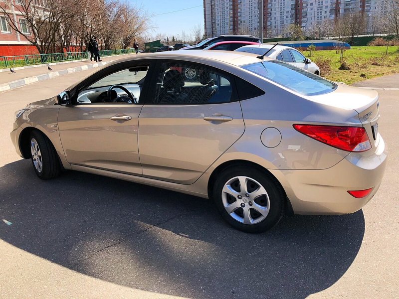 Hyundai Solaris бежевый