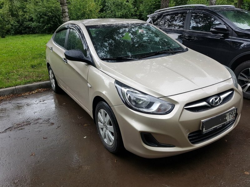 Hyundai Solaris бежевый