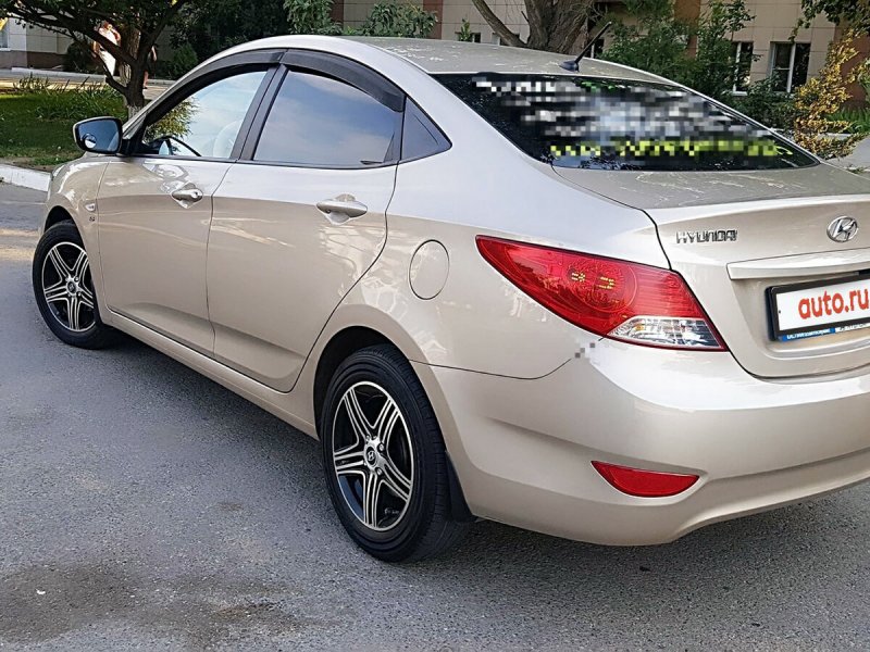 Hyundai Solaris бежевый