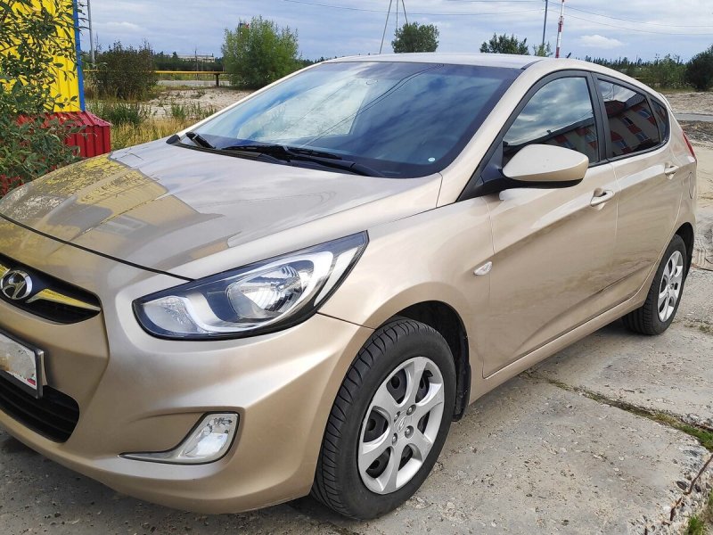 Hyundai Solaris, 2011 бежевый