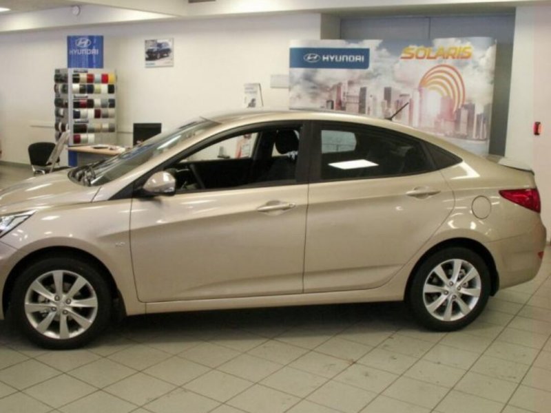 Hyundai Solaris бежевый металлик