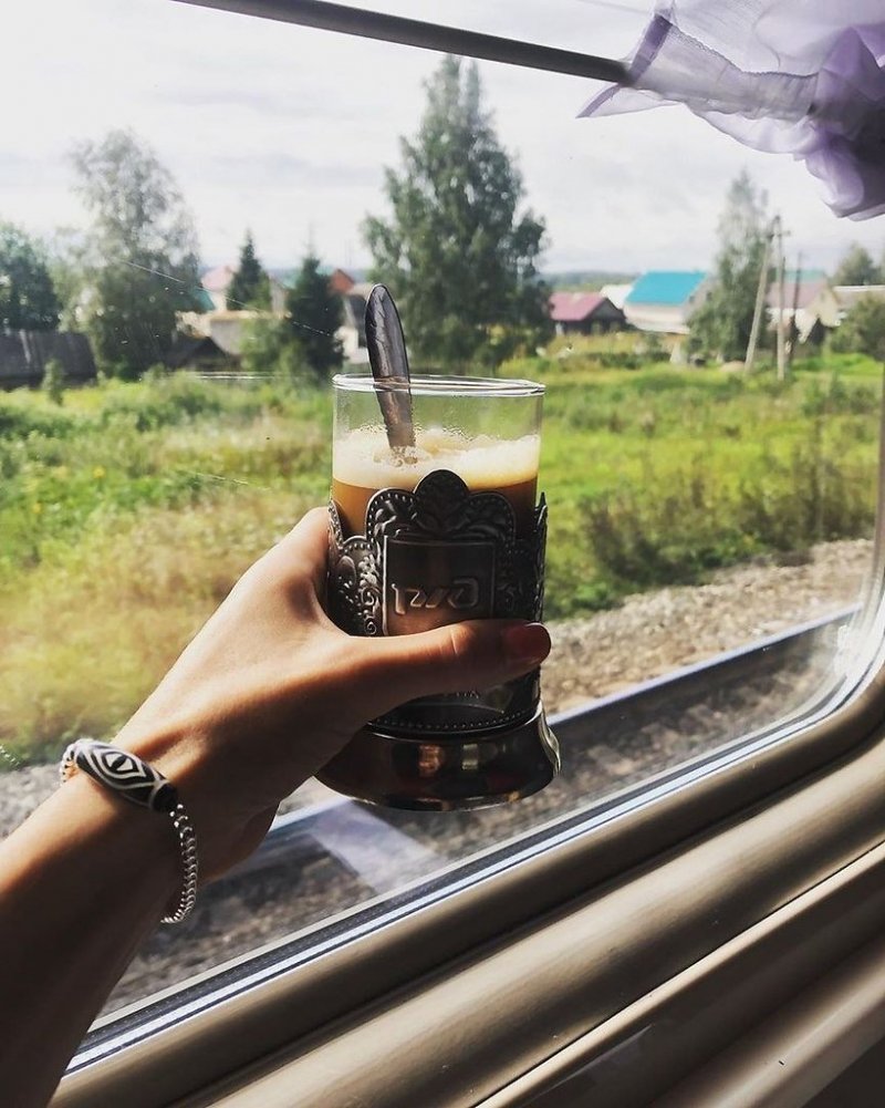 Столик в плацкарте