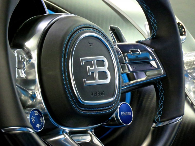 Bugatti Chiron руль