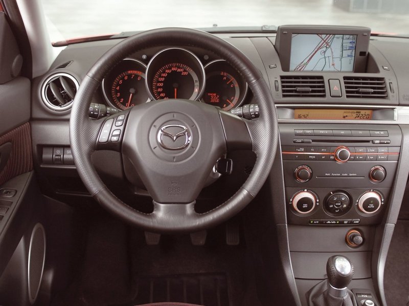 Mazda 3 BK салон