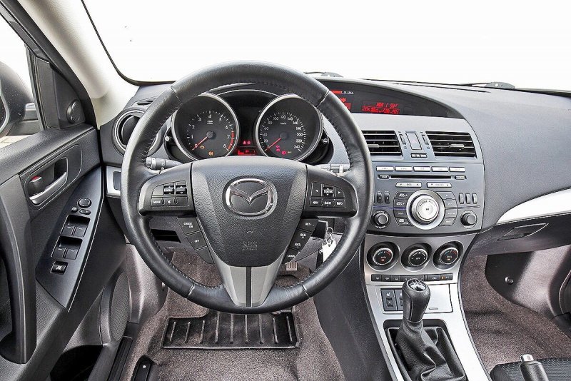 Mazda 3 BL салон
