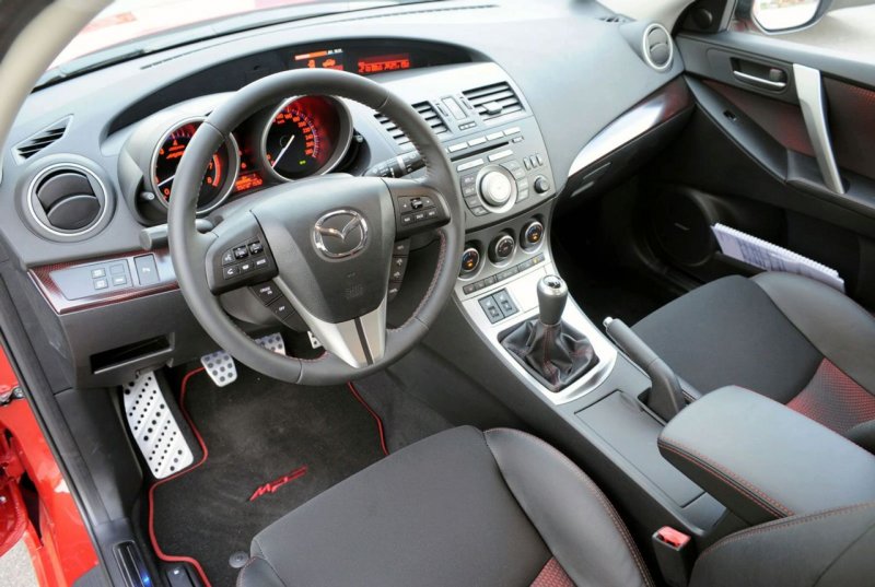 Mazda 3 MPS салон