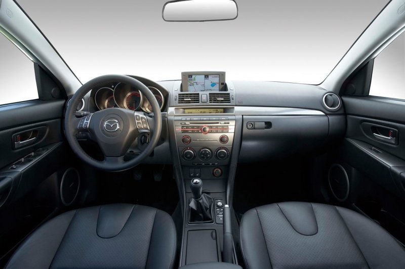 Mazda 3 BK седан салон