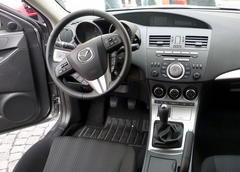 Mazda 3 BL салон