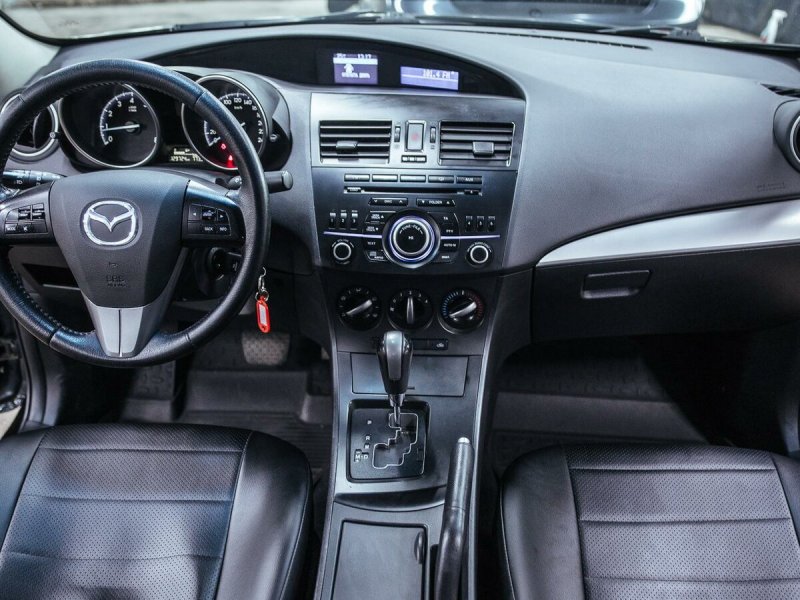 Mazda 3 BL Рестайлинг салон