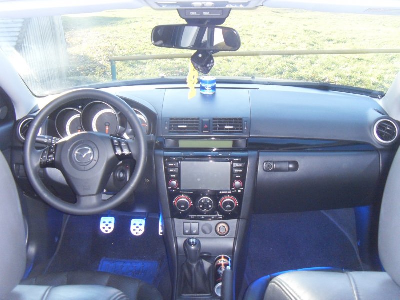 Mazda 3 2005 седан салон