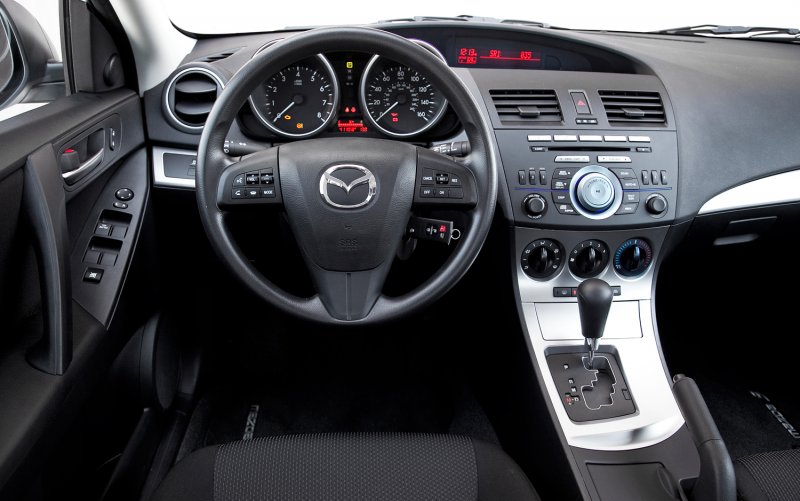 Mazda 3 салон
