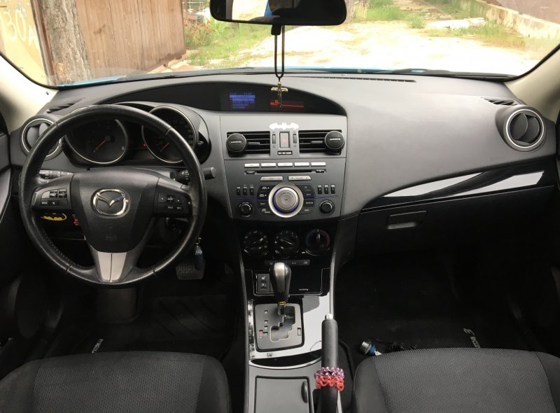 Mazda 3 2011 салон