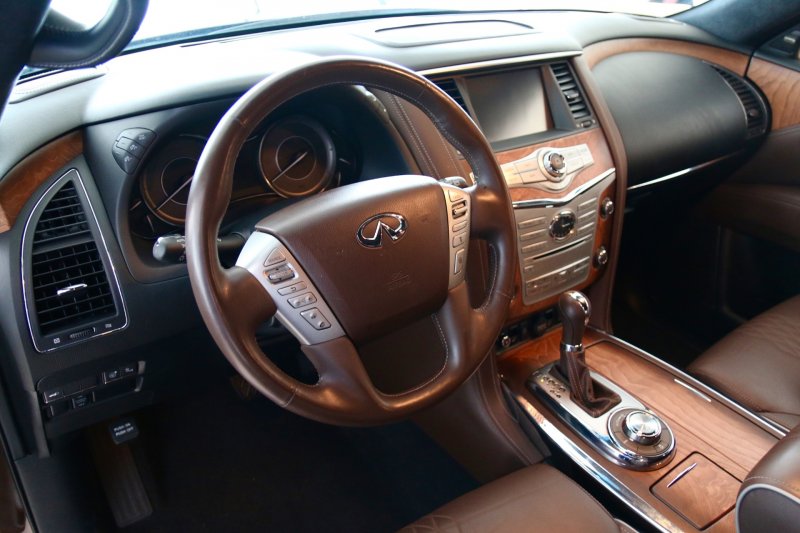 Инфинити qx80 салон