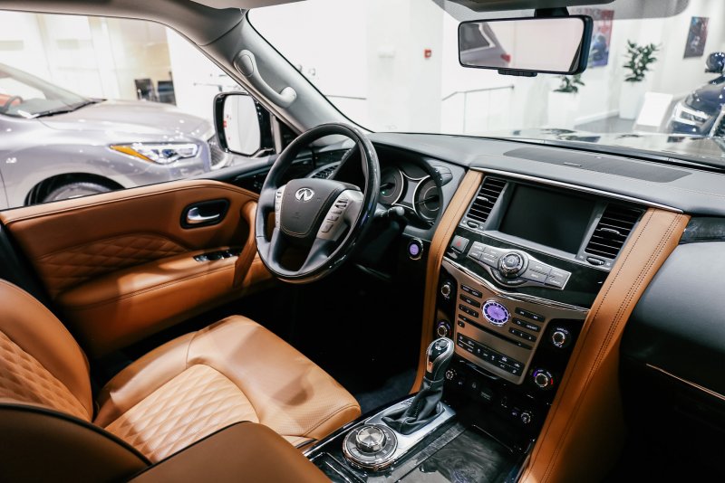 Инфинити qx80 2019 салон