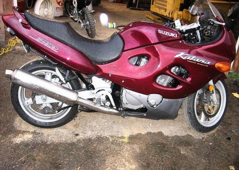 Сузуки катана 750 f красный