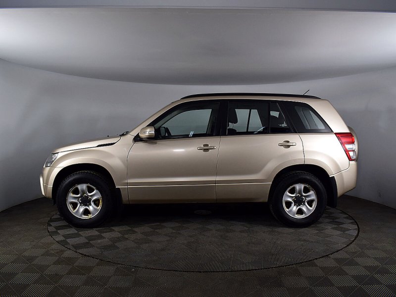 Сузуки Гранд Витара 2011 2.0 автомат