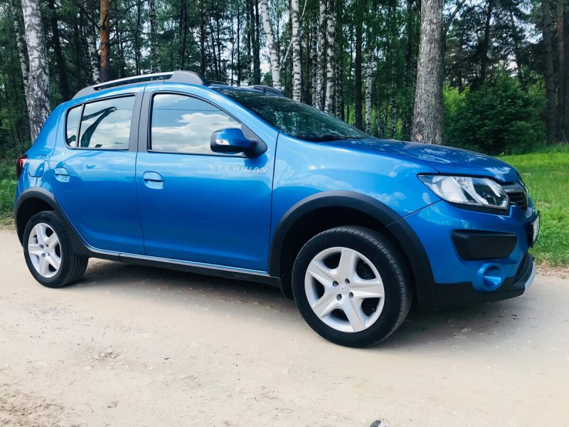 Renault Sandero Stepway синий