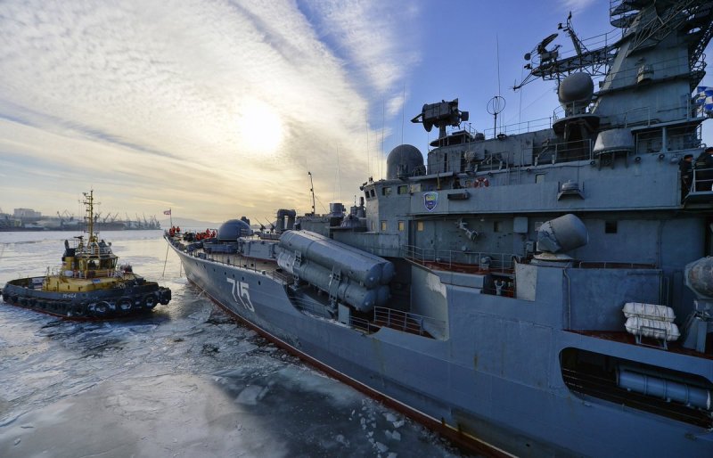 Эсминец 715