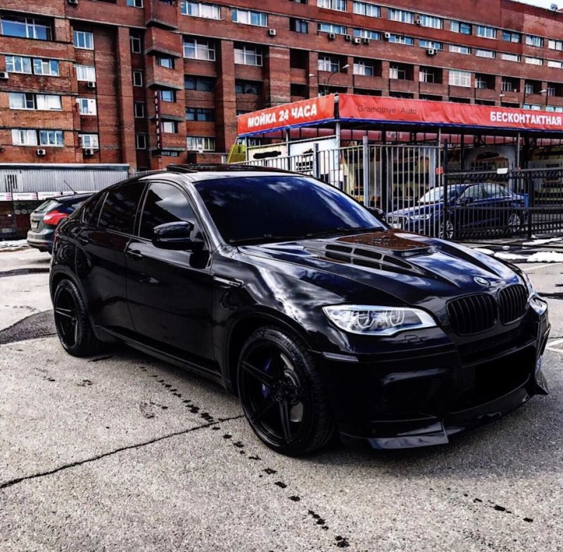 BMW x6m черный