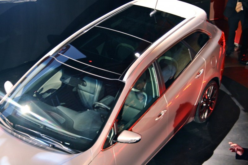 Kia Ceed SW 2021 панорамный люк