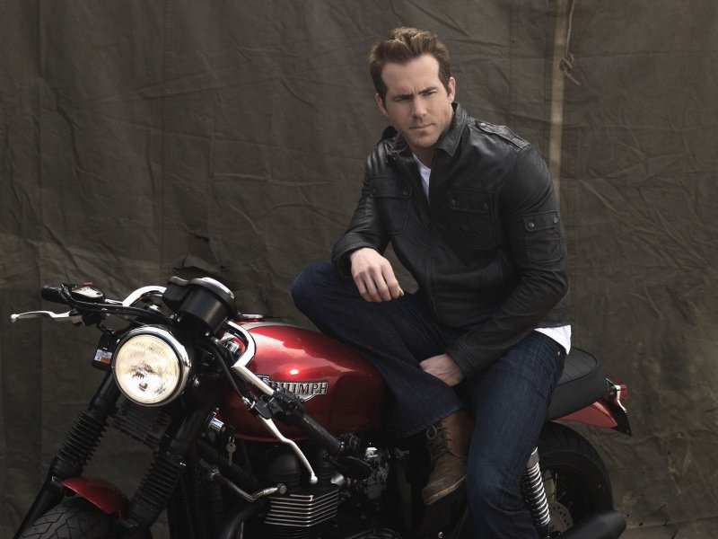 Triumph Bonneville Райан Рейнольдс