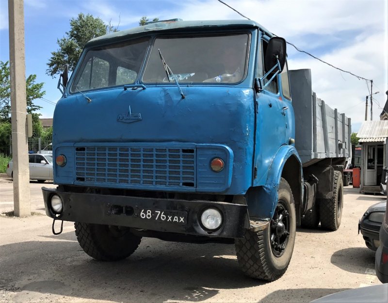 МАЗ 5335 самосвал