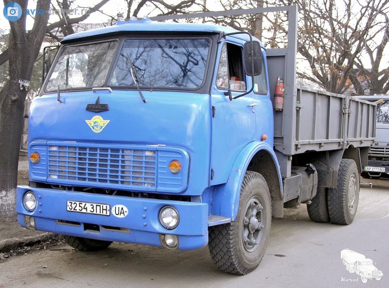 Грузовик МАЗ 5335