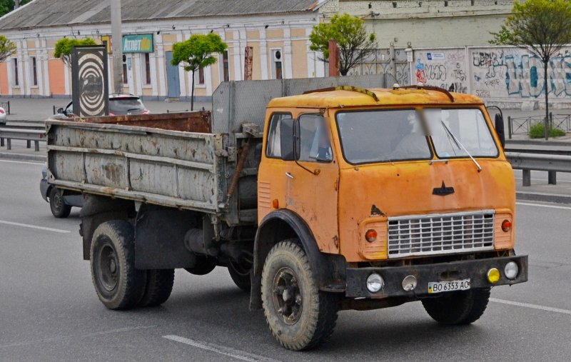 МАЗ 5335 самосвал