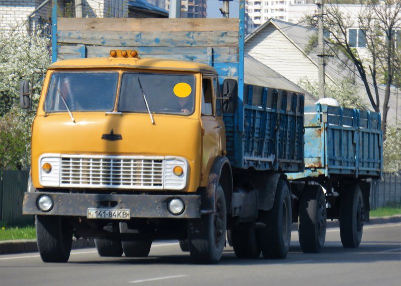 Автомобиль МАЗ 5334