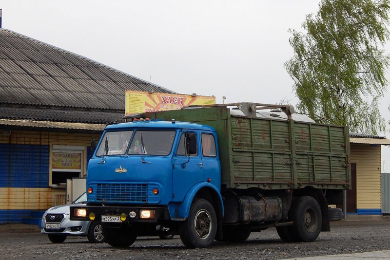 Автомобиль МАЗ 5335