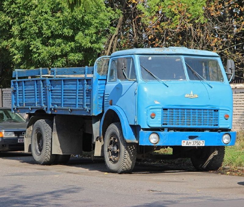 МАЗ 5335 самосвал