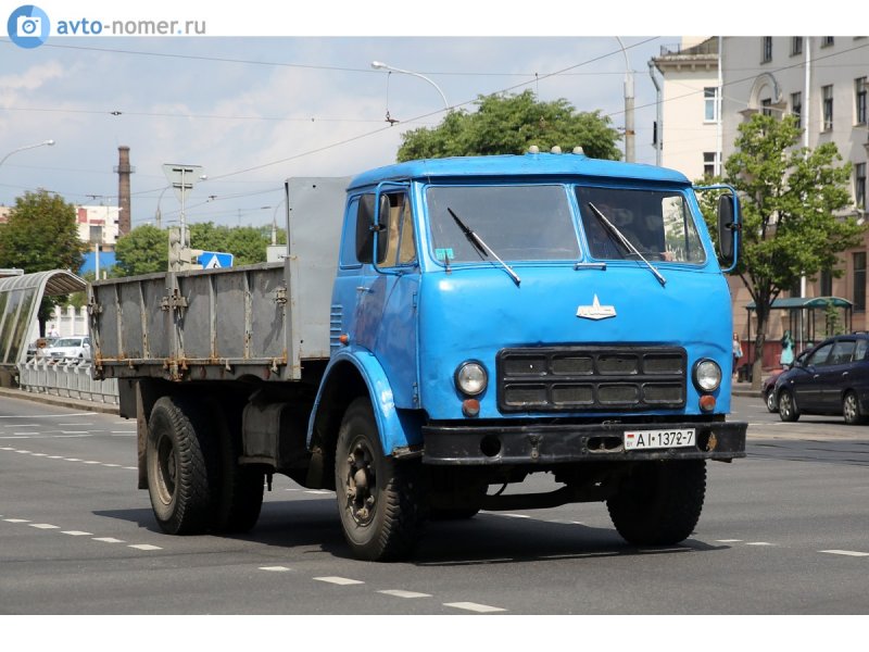 МАЗ 5335 зеленый