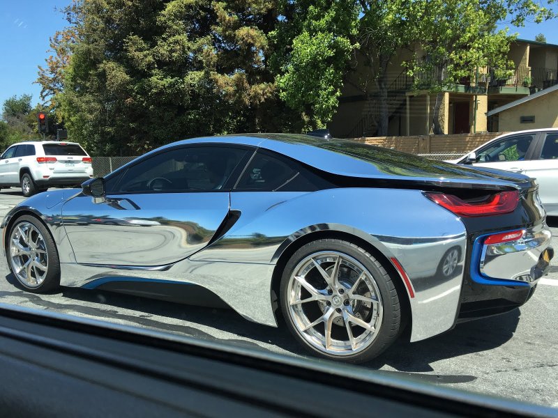 BMW i8 хромированная