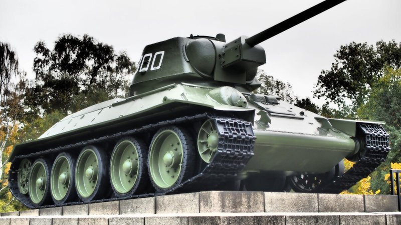 Танкисты у танка т34