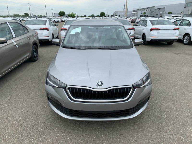 Серебристый Skoda Rapid Black Edition
