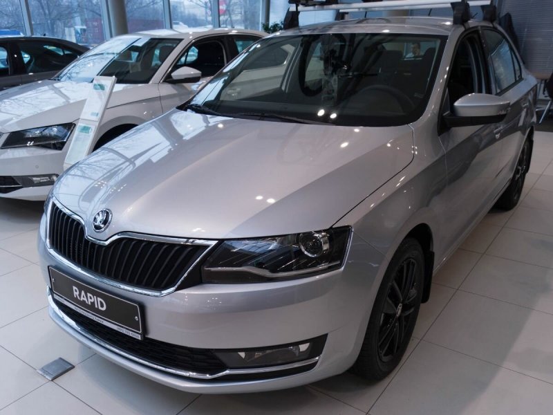 Skoda Rapid 2018 серебристый