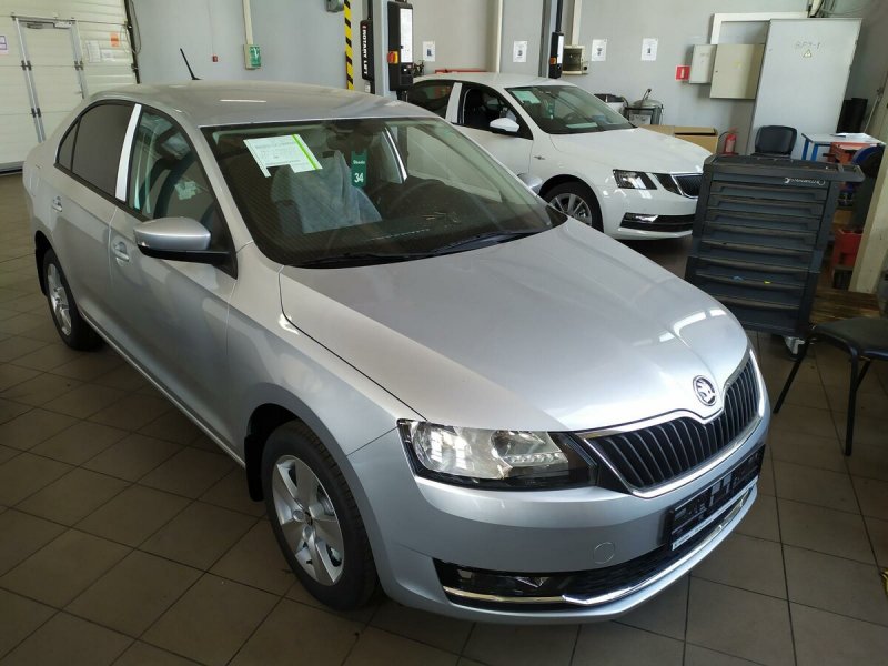 Skoda Octavia a7 серебристый металлик