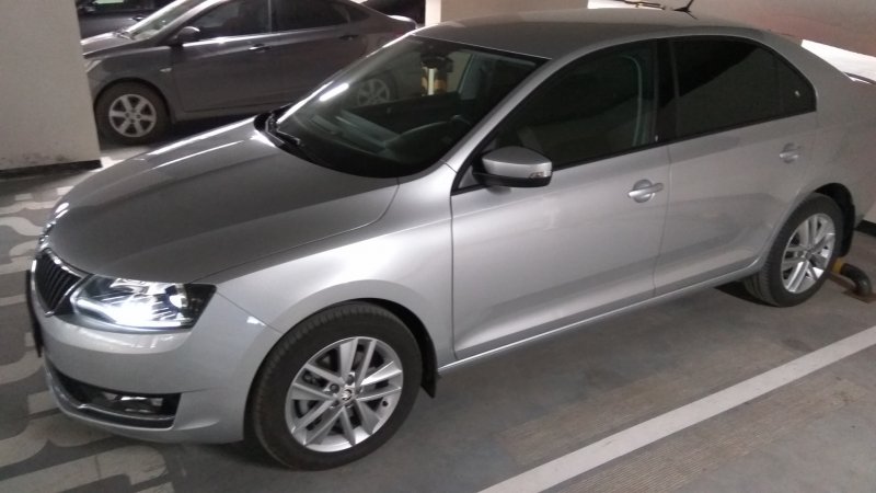 Skoda Rapid 2018 серебристый