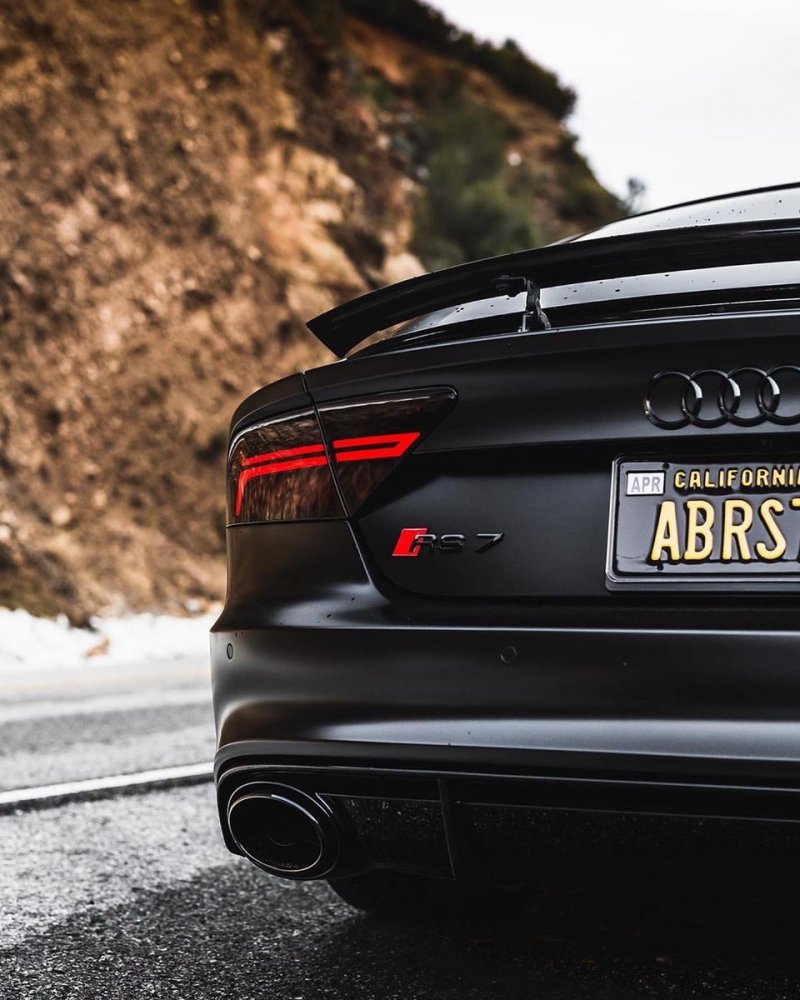 Ауди rs7 зад